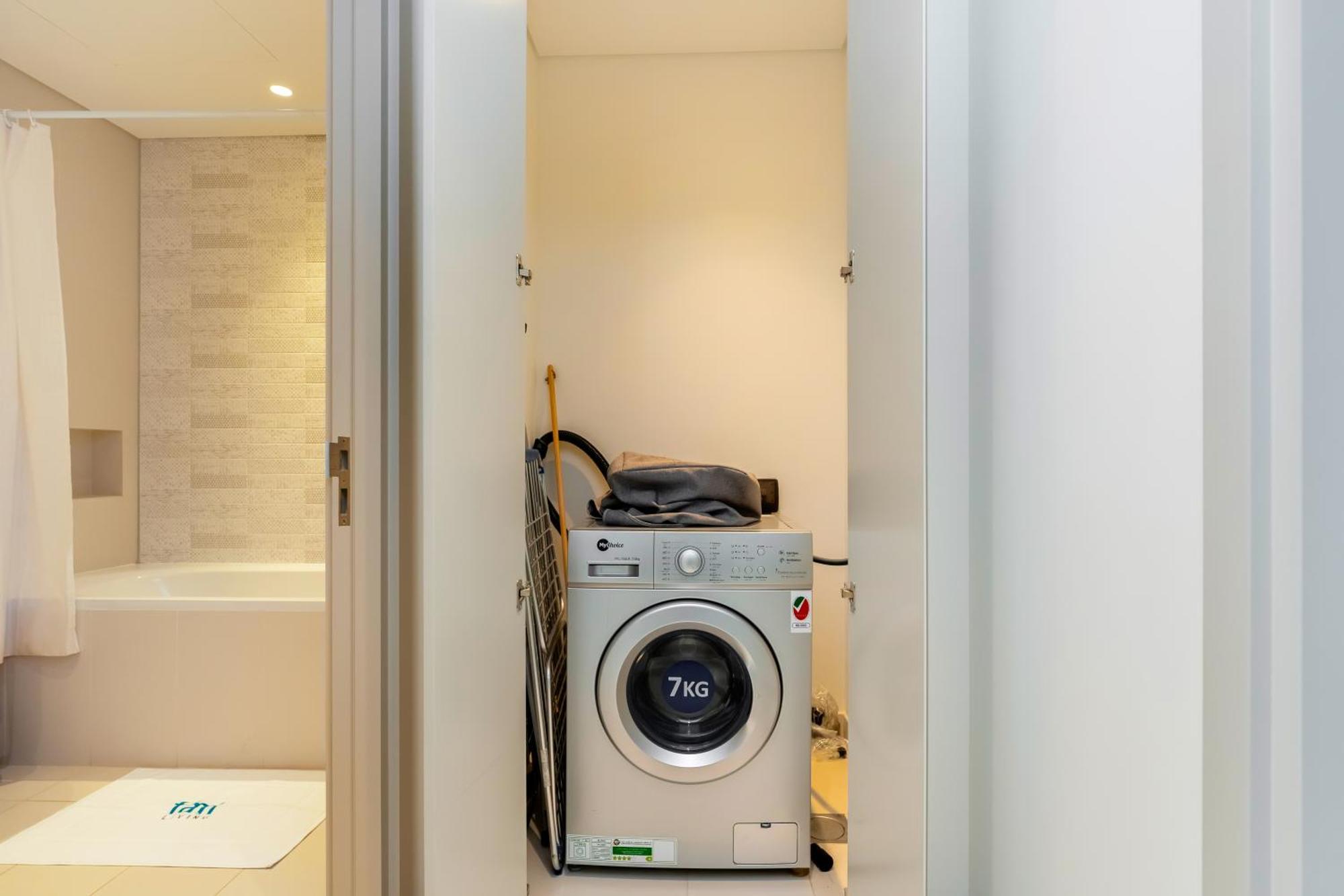 Fam Living - Beachfront Getaway In Emaar Beachfront - Private Access And Luxury Amenities Apartment *