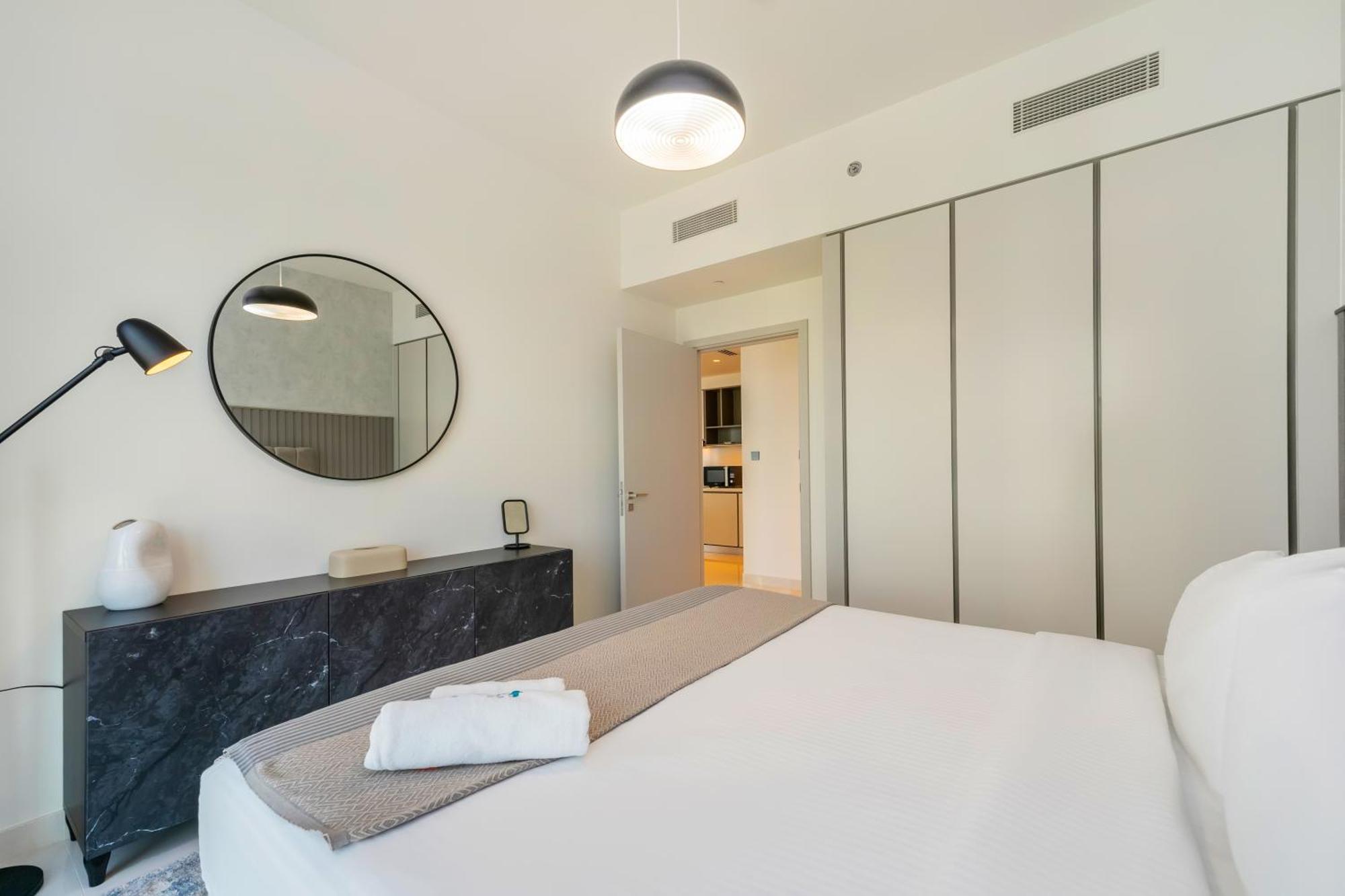 Fam Living - Beachfront Getaway In Emaar Beachfront - Private Access And Luxury Amenities Apartment Dubai