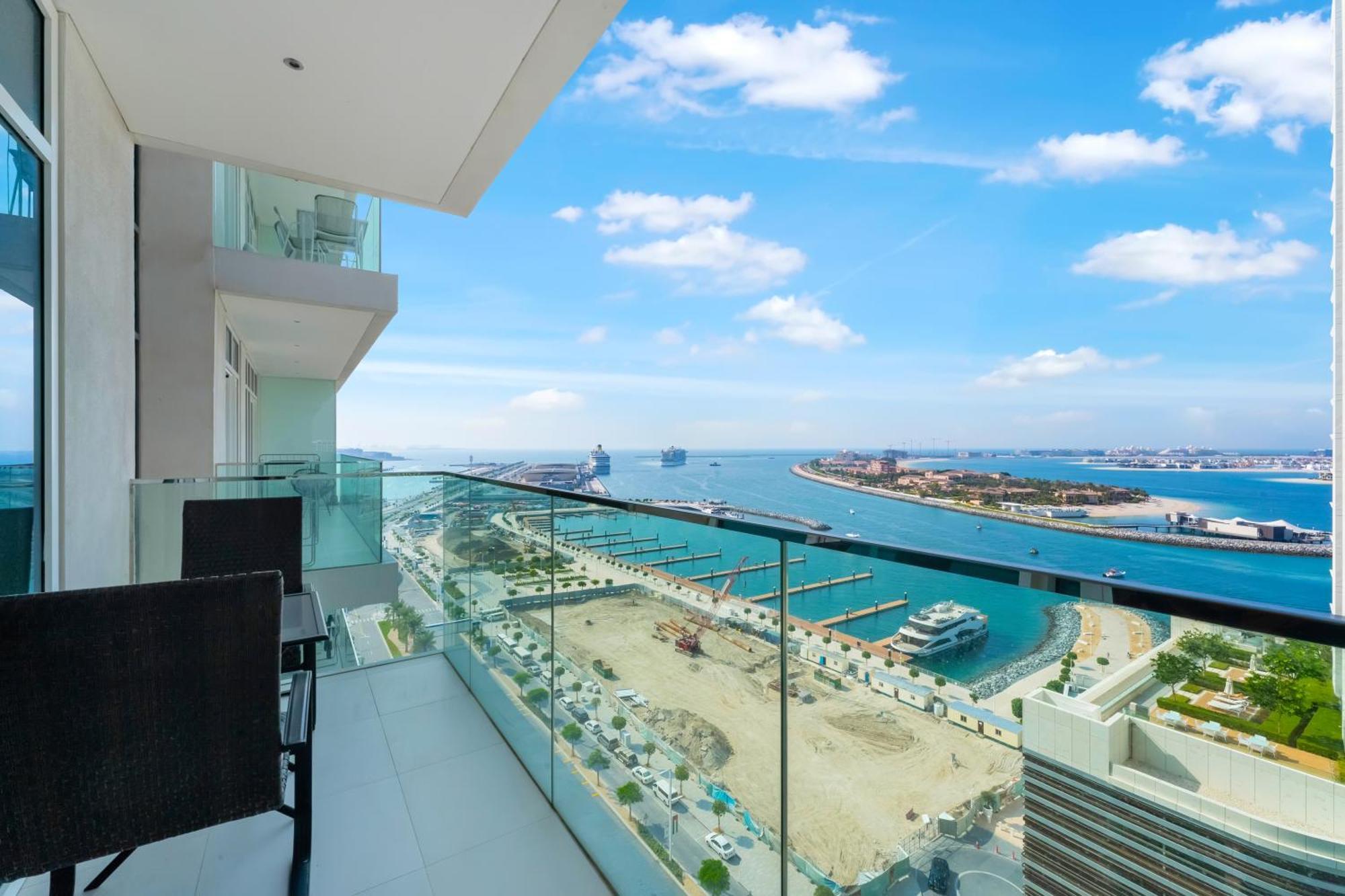 Fam Living - Beachfront Getaway In Emaar Beachfront - Private Access And Luxury Amenities Dubai