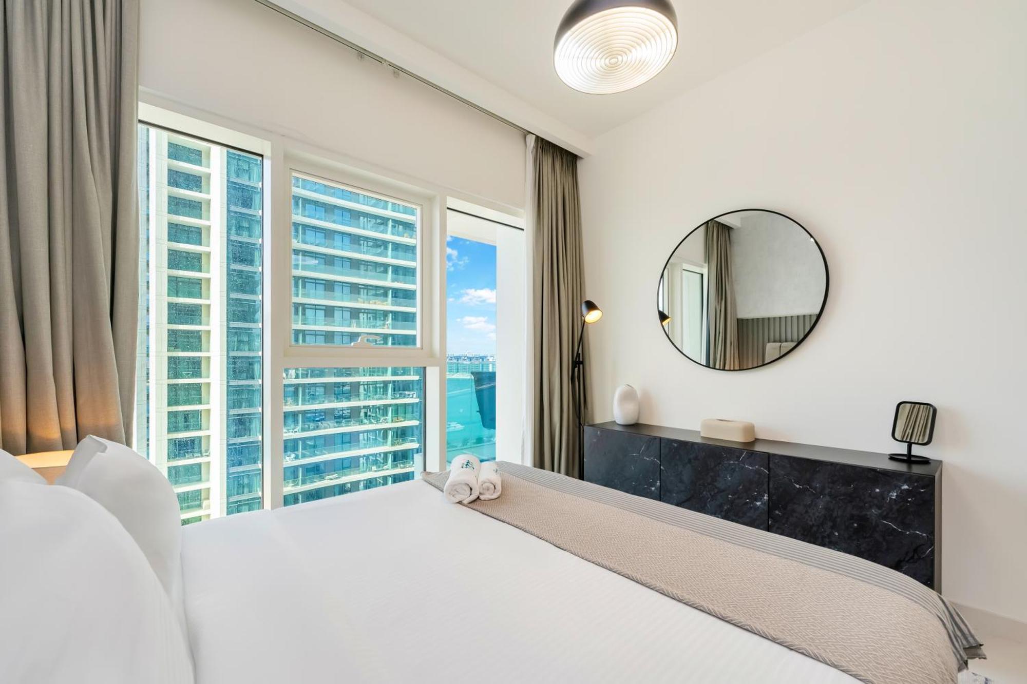 Fam Living - Beachfront Getaway In Emaar Beachfront - Private Access And Luxury Amenities Apartment Dubai