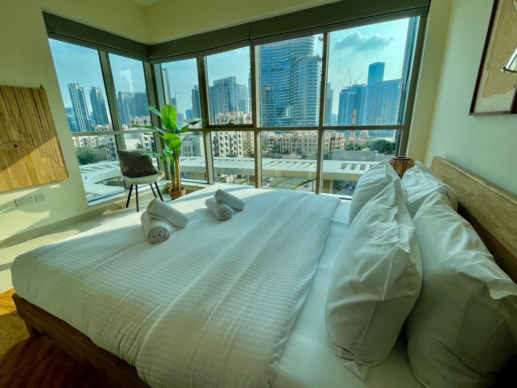 Cosy & Spacious 2 Bedroom L Magical Boulevard View L By Burj & Mall I Pool I Gym I Family Friendly Apartment *