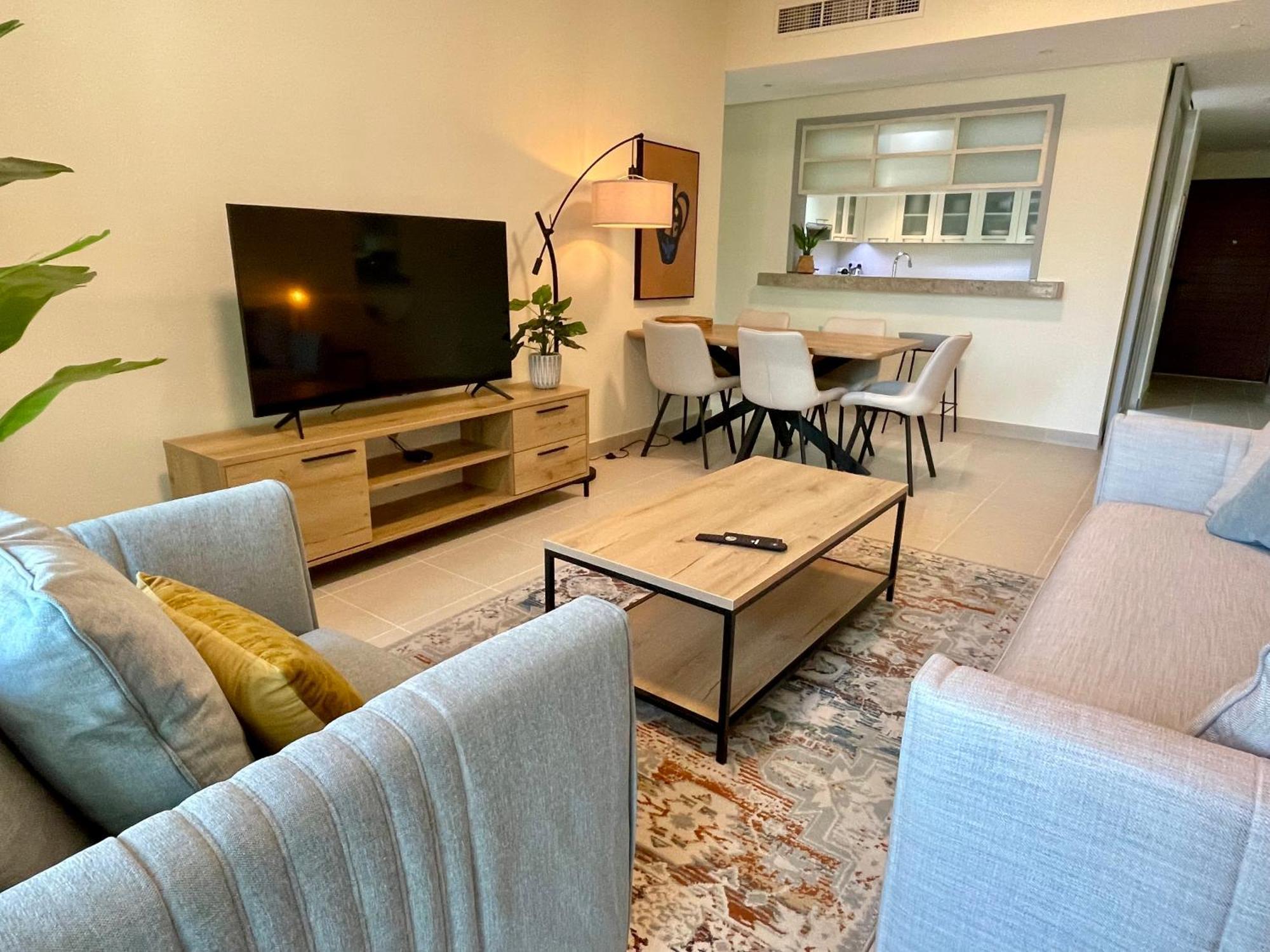 Cosy & Spacious 2 Bedroom L Magical Boulevard View L By Burj & Mall I Pool I Gym I Family Friendly