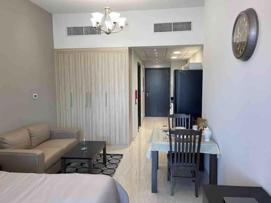 Cozy Business Bay Burj Khalifa Canal View Dubai
