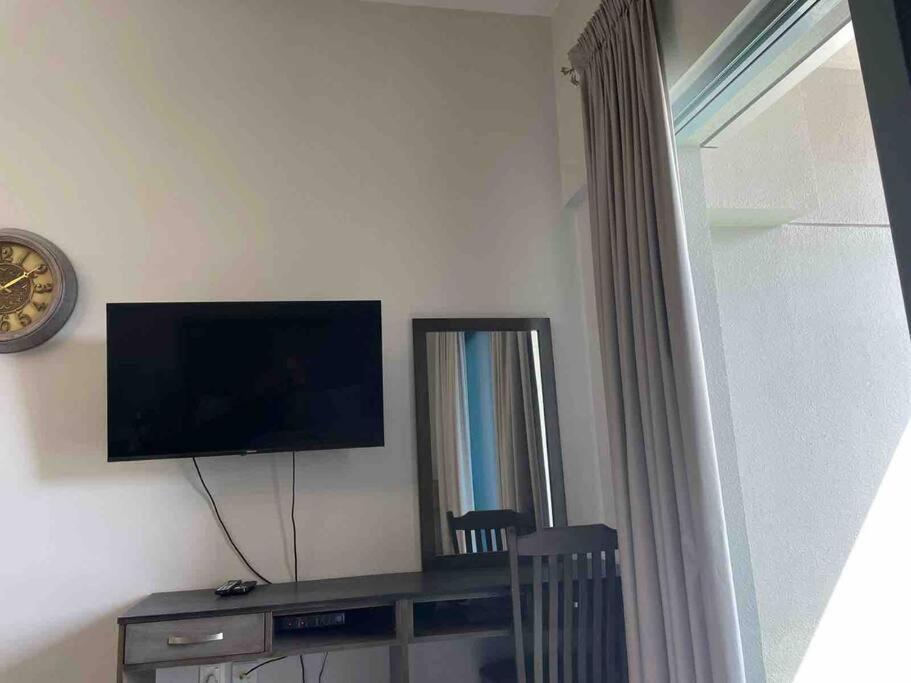 Cozy Business Bay Burj Khalifa Canal View Apartment Dubai