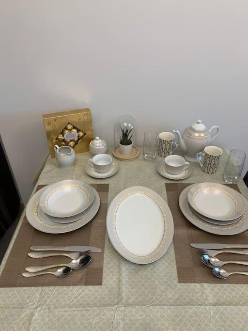 Cozy Business Bay Burj Khalifa Canal View Apartment