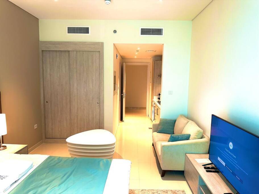 Luxury Palm Jumeriah Access To Apartment Dubai