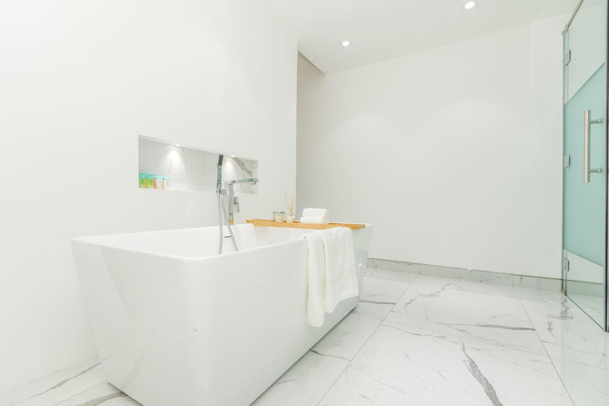 Gma Murjan 2br Sea View High Floor Apartment Dubai