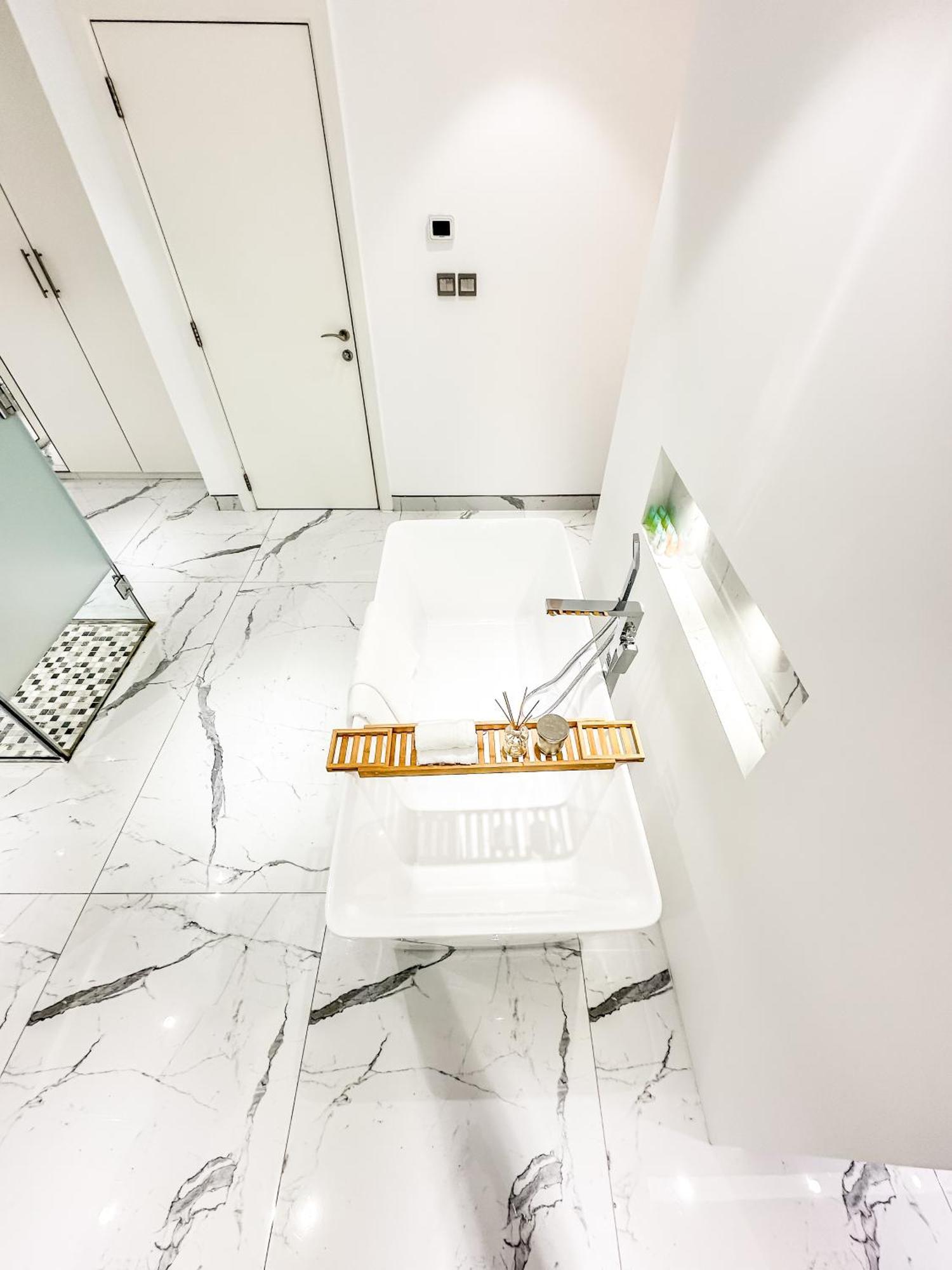 Gma Murjan 2br Sea View High Floor Dubai