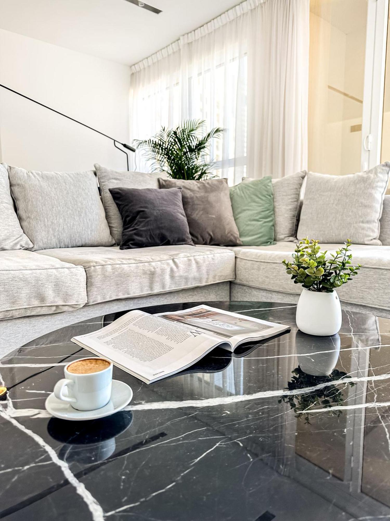 Gma Murjan 2br Sea View High Floor * Dubai