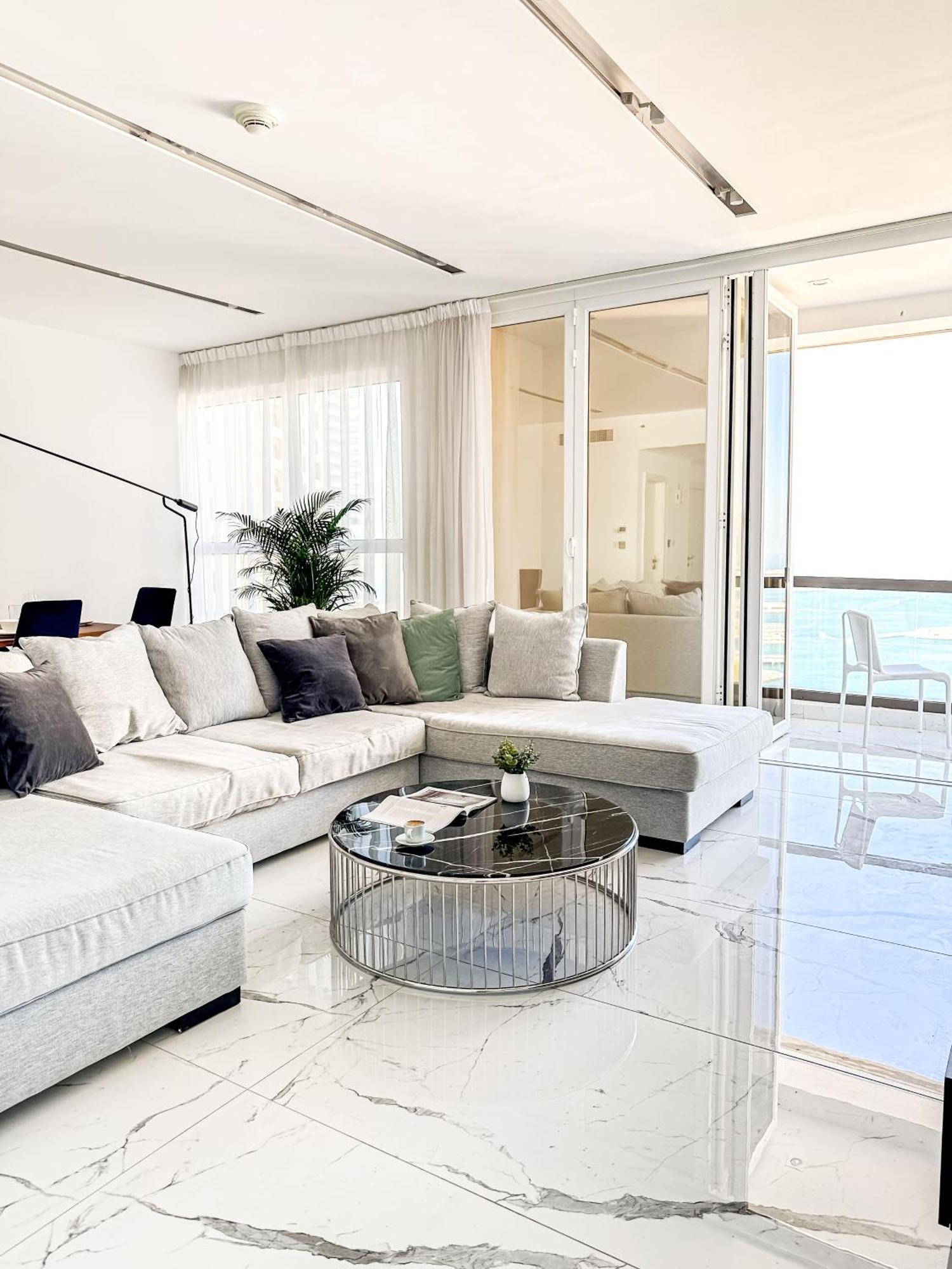 Gma Murjan 2br Sea View High Floor Apartment