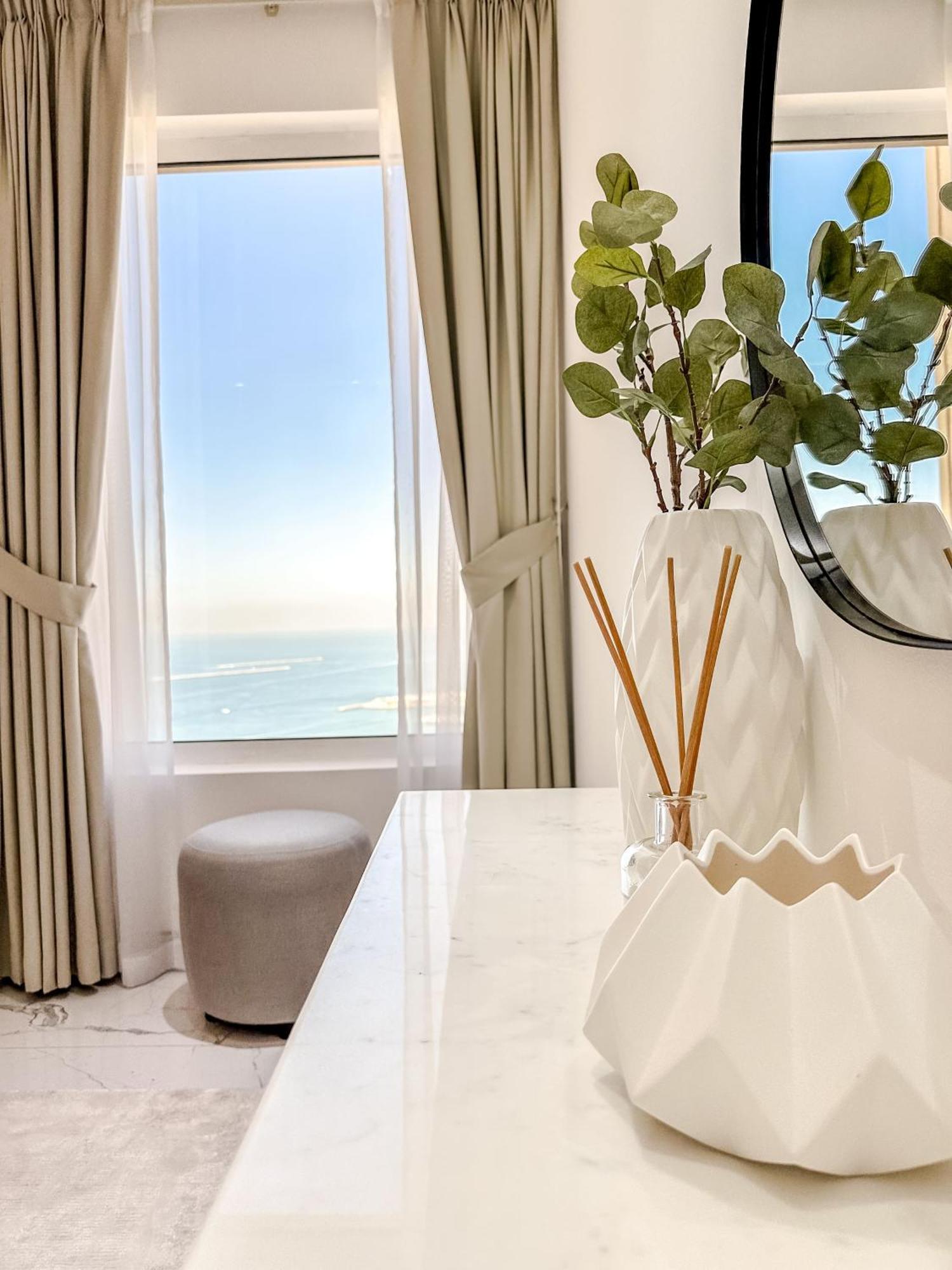 Gma Murjan 2br Sea View High Floor * Dubai