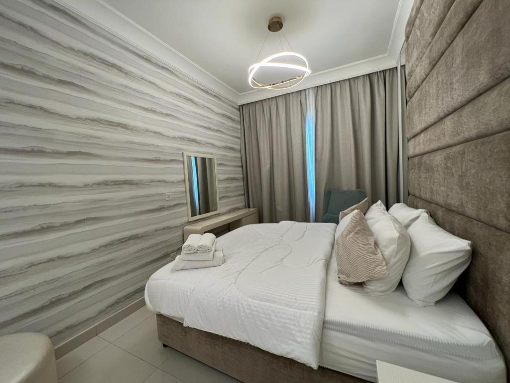 Stunning 1bedroom With Great Views In Downtown * Dubai