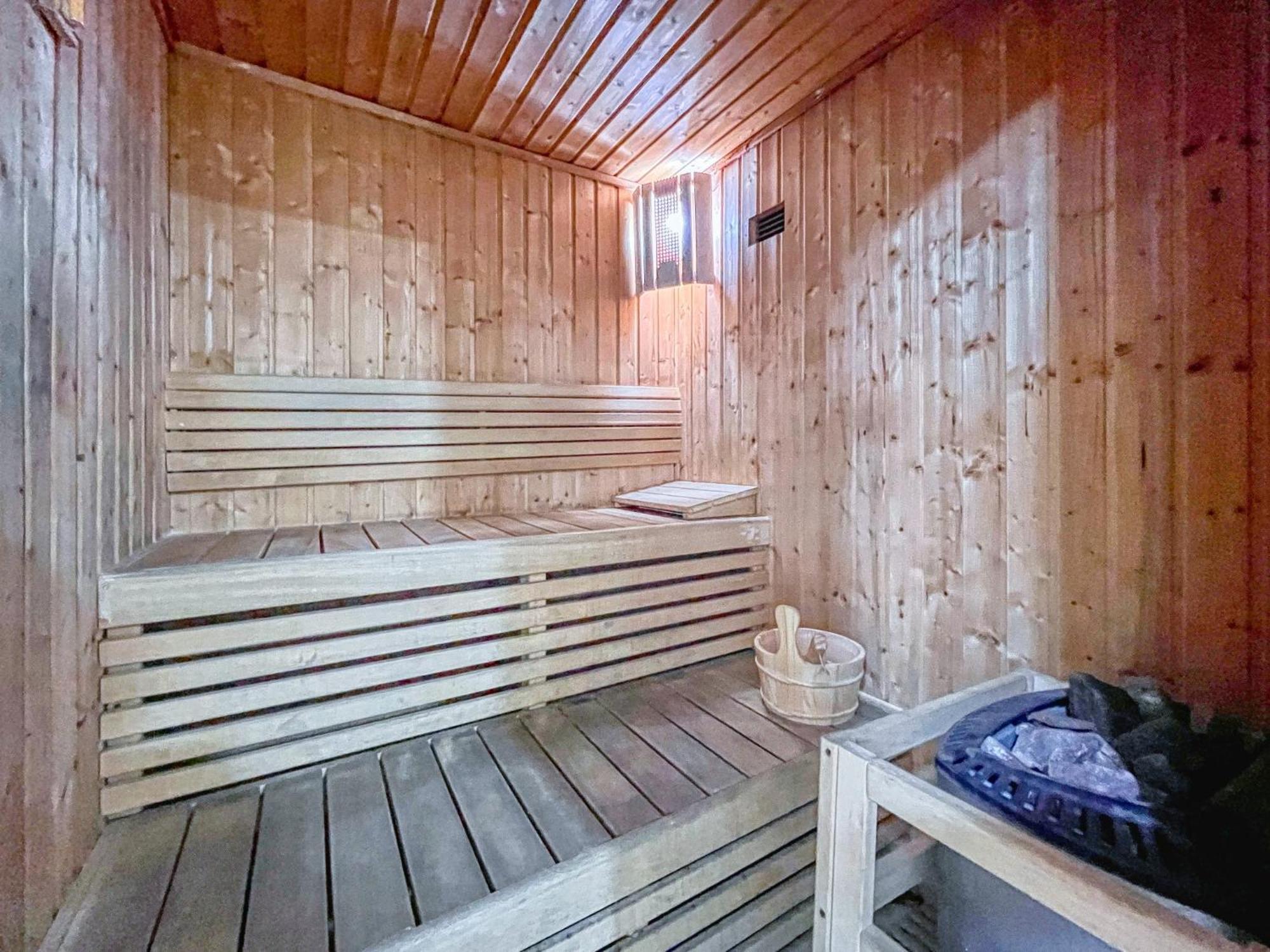 Luxury Private Jacuzzi Marina