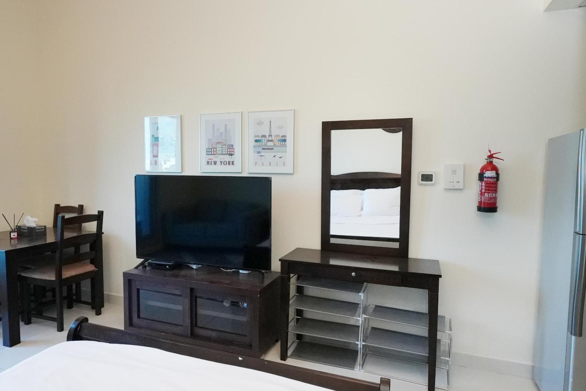Brown Stone - Golf Course View Elite Apartment Dubai