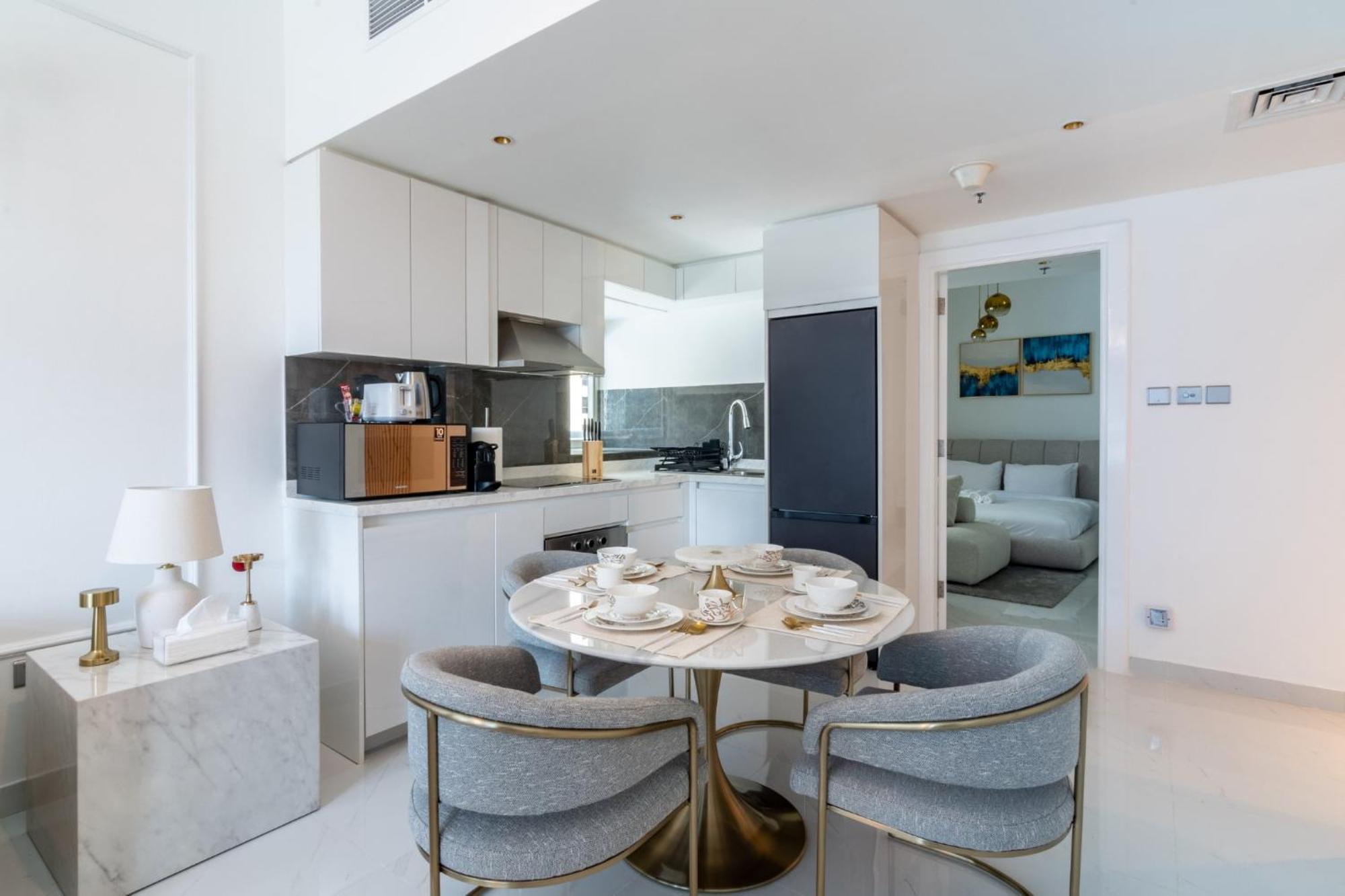 Luxury Private Jacuzzi Marina