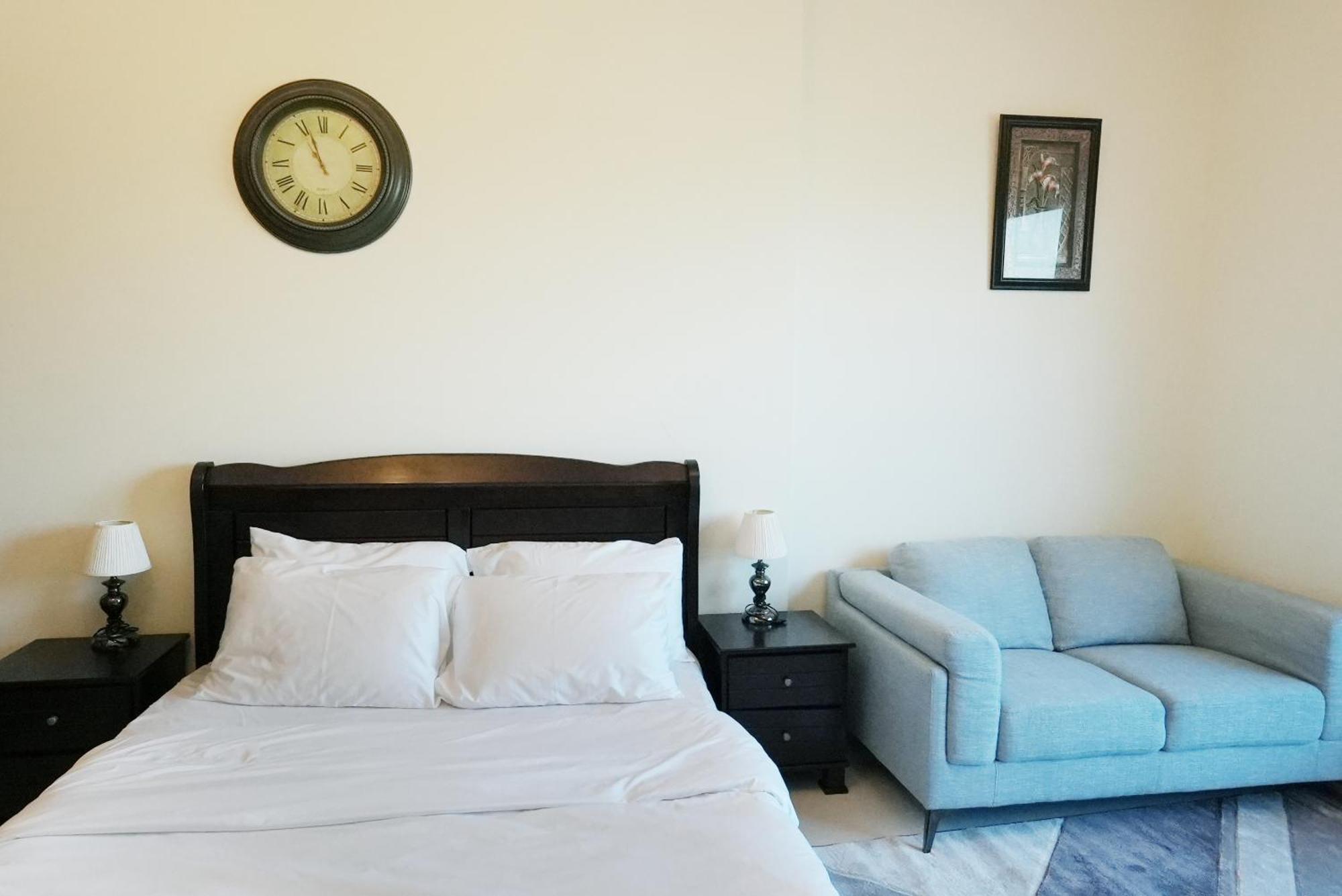 Brown Stone - Golf Course View Elite Apartment Dubai