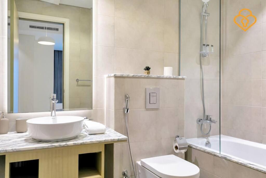 Keysplease 2 B/r With Burj Views Paramount Midtown, Minutes To Mall