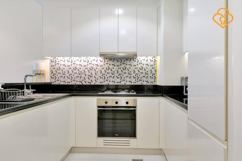 Keysplease 2 B/r With Burj Views Paramount Midtown, Minutes To Mall * Dubai