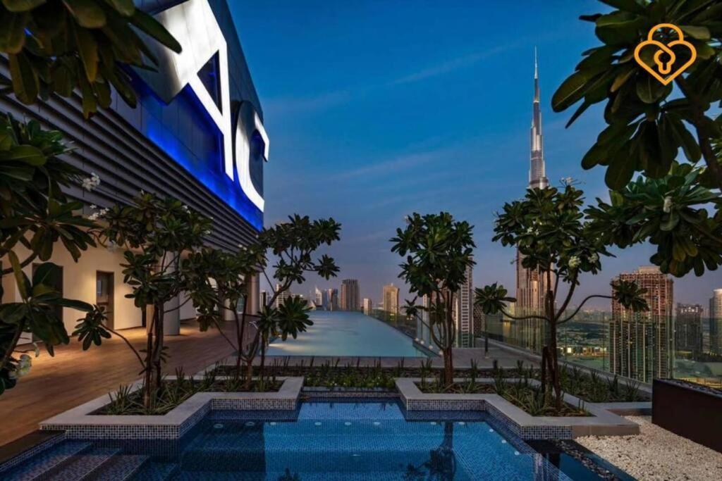 Keysplease 2 B/r With Burj Views Paramount Midtown, Minutes To Mall Dubai