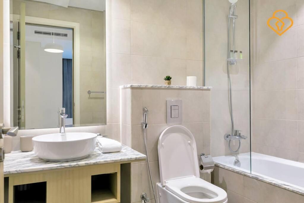 Keysplease 2 B/r With Burj Views Paramount Midtown, Minutes To Mall Apartment