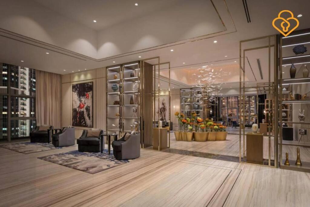 Keysplease 2 B/r With Burj Views Paramount Midtown, Minutes To Mall Dubai