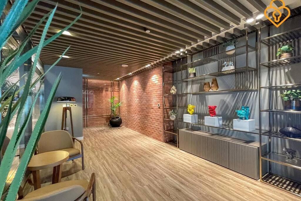 Keysplease 2 B/r With Burj Views Paramount Midtown, Minutes To Mall