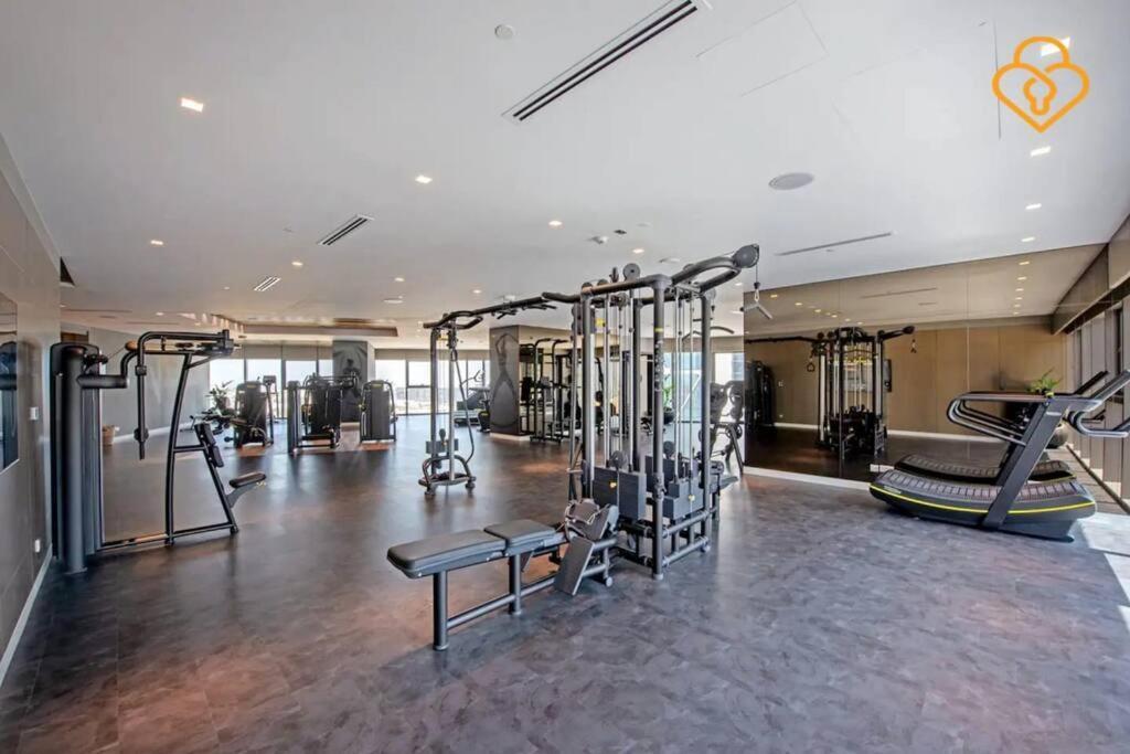 Keysplease 2 B/r With Burj Views Paramount Midtown, Minutes To Mall Apartment Dubai