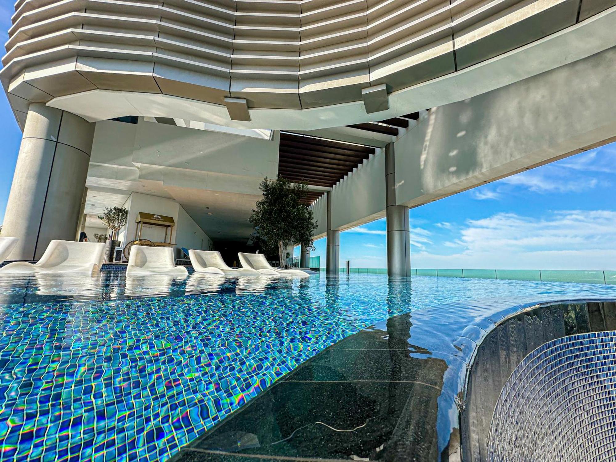 Full Burj Khalifa View Lux 2bedroom With Rooftop Pool Location In Paramount Midtown Apartment Dubai