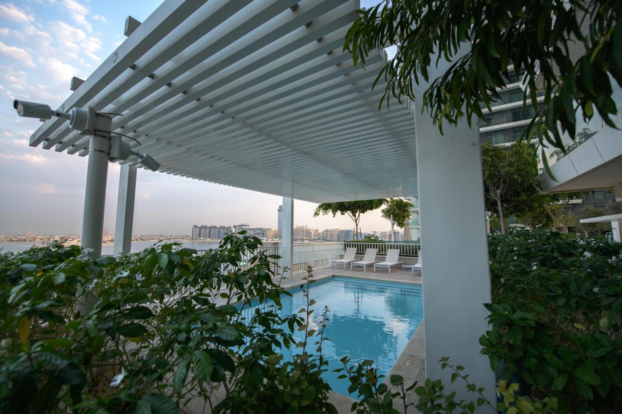 Opulent & Chic - 1 Bedroom - Beachfront