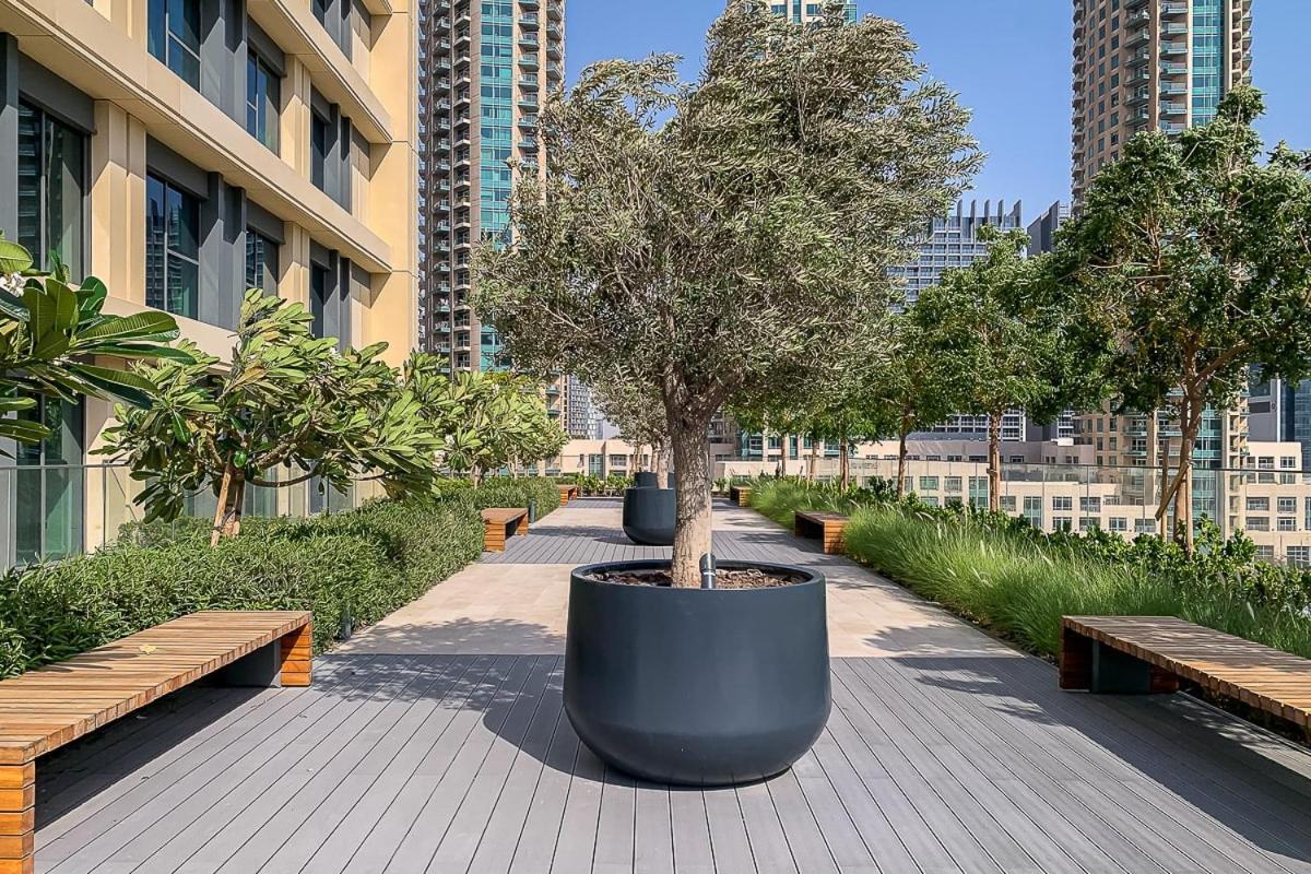 Frank Porter - Burj Royale Apartment *