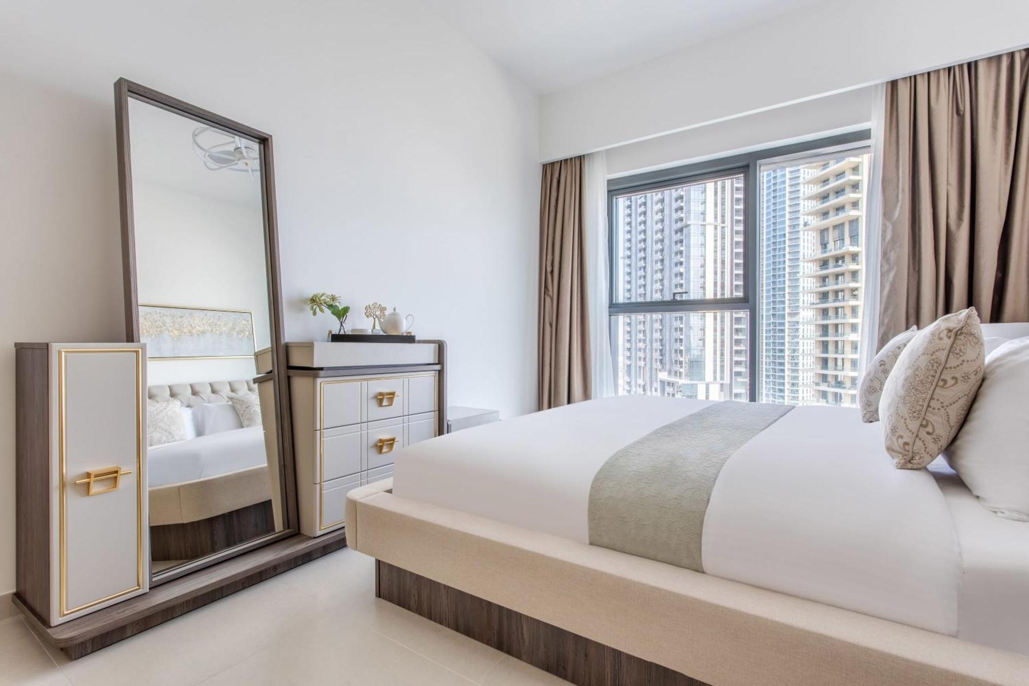 Frank Porter - Burj Royale Apartment *