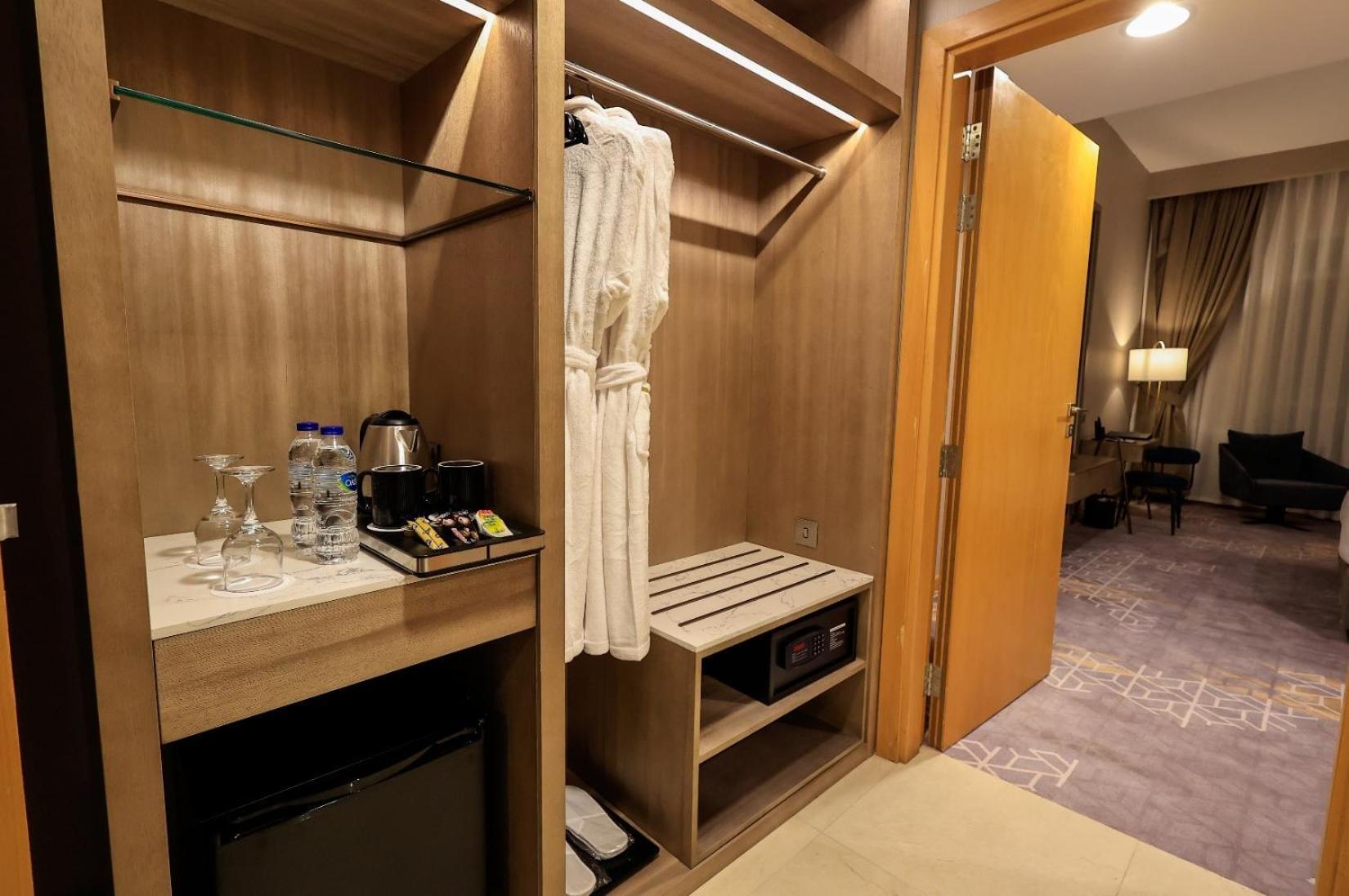 Western Premier M Four 4* Dubai