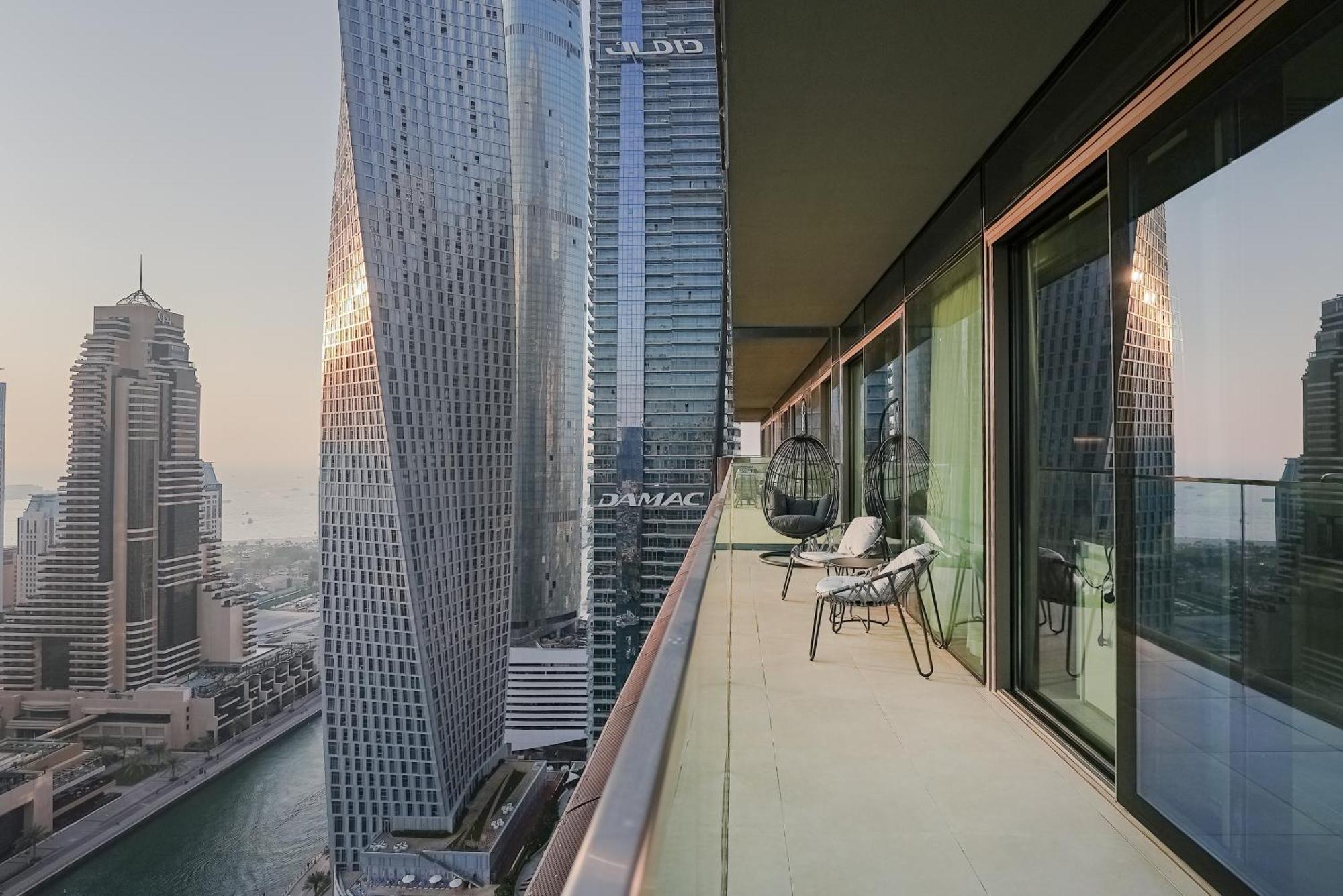 Luxe Living: Spacious Waterfront 2br In Marina Gate *