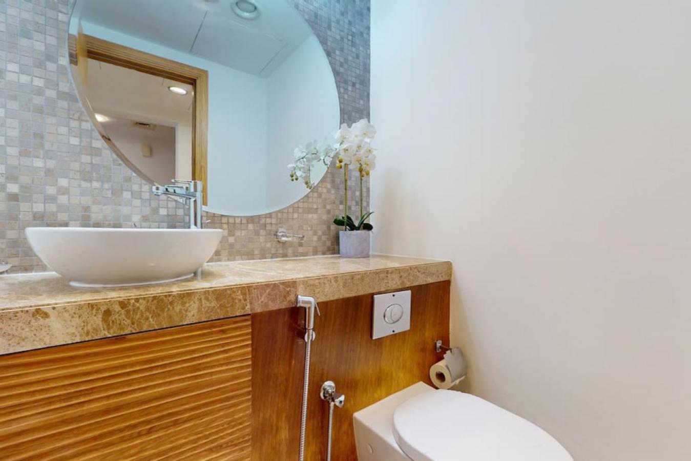 Iris Blue - Neat One Bedroom Apartment Dubai