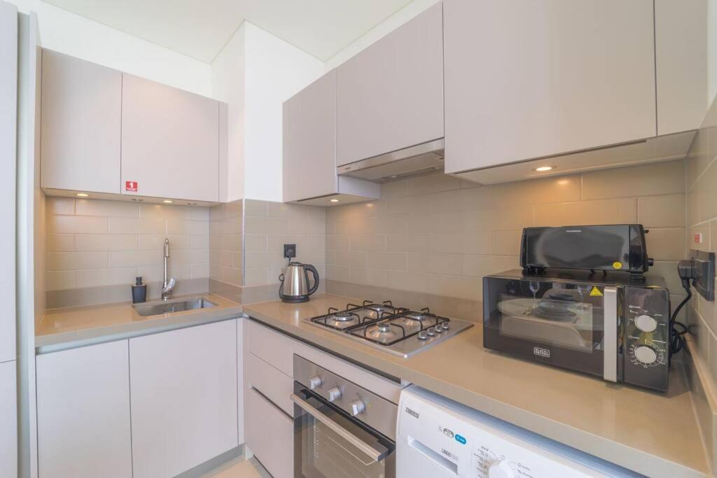 Sunset View:1br In Dubai's Heart Dubai