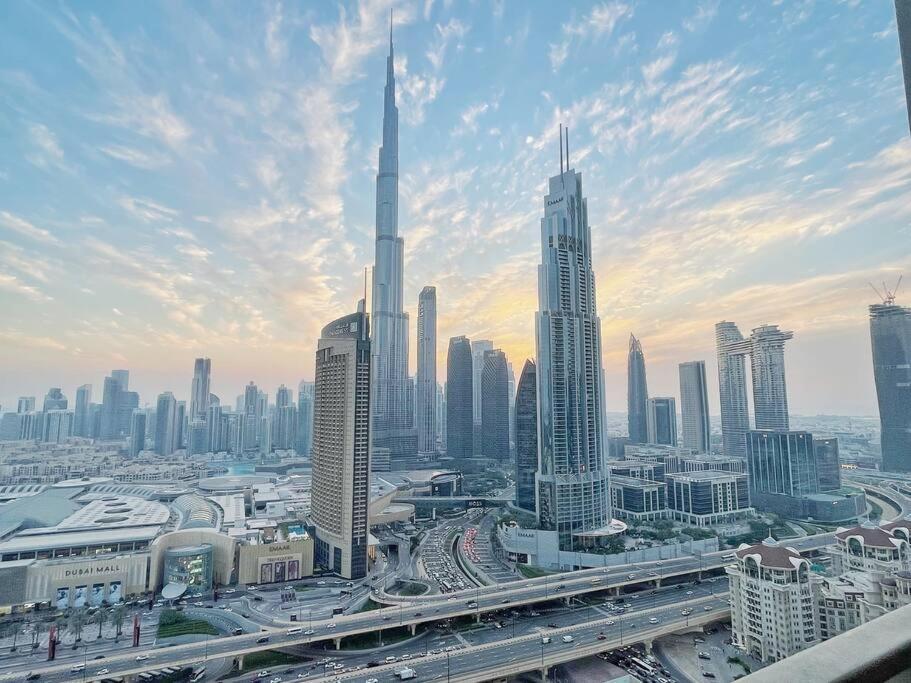 Downtown, Burj Khalifa Views, Mall Connected Apartment *