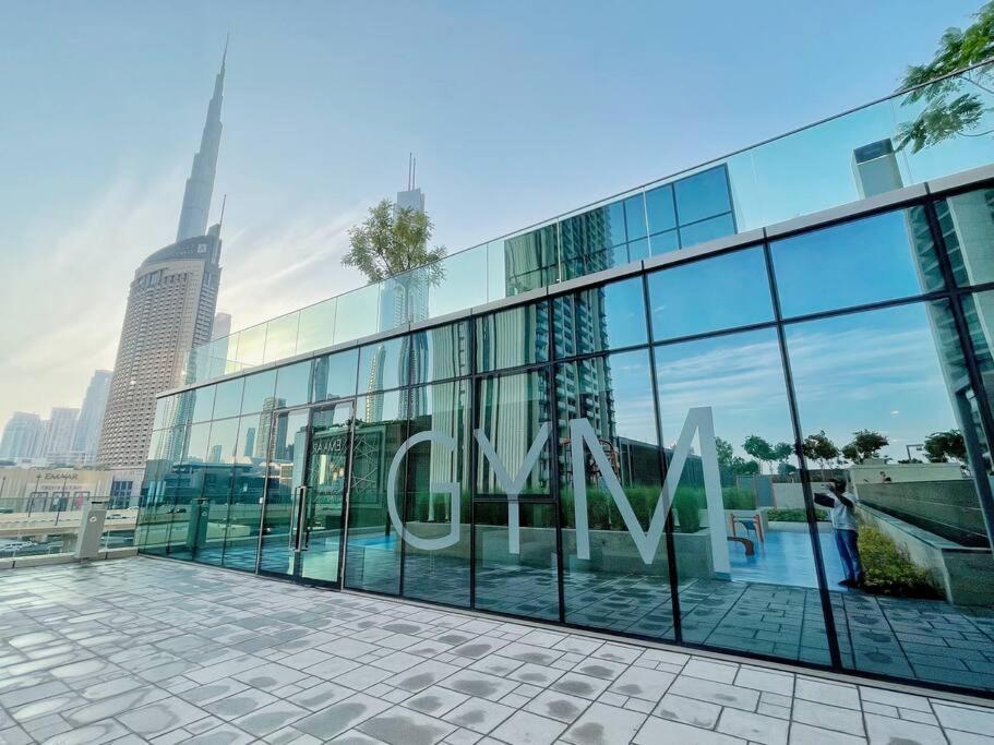 Downtown, Burj Khalifa Views, Mall Connected