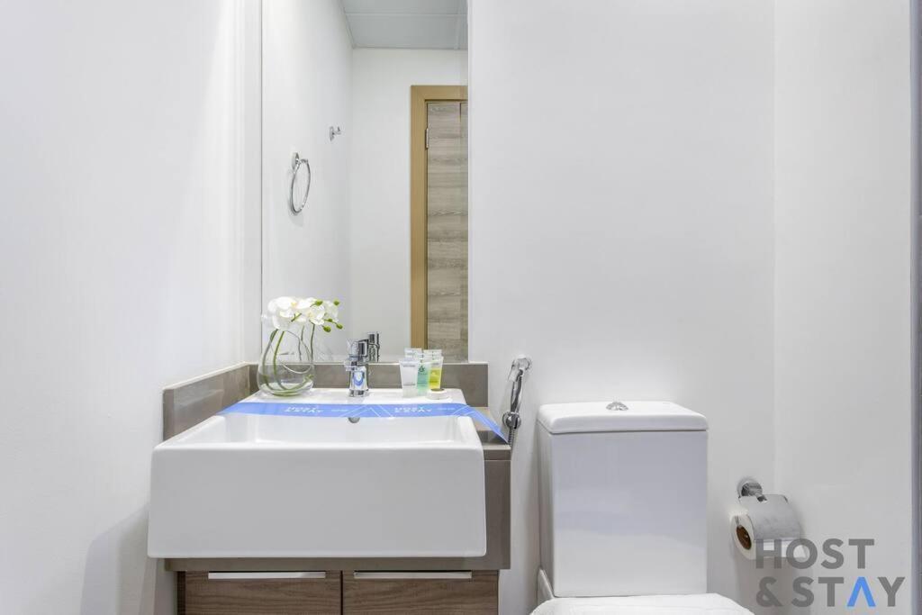 Holiday home Elegant 1br At Bloom - Host &