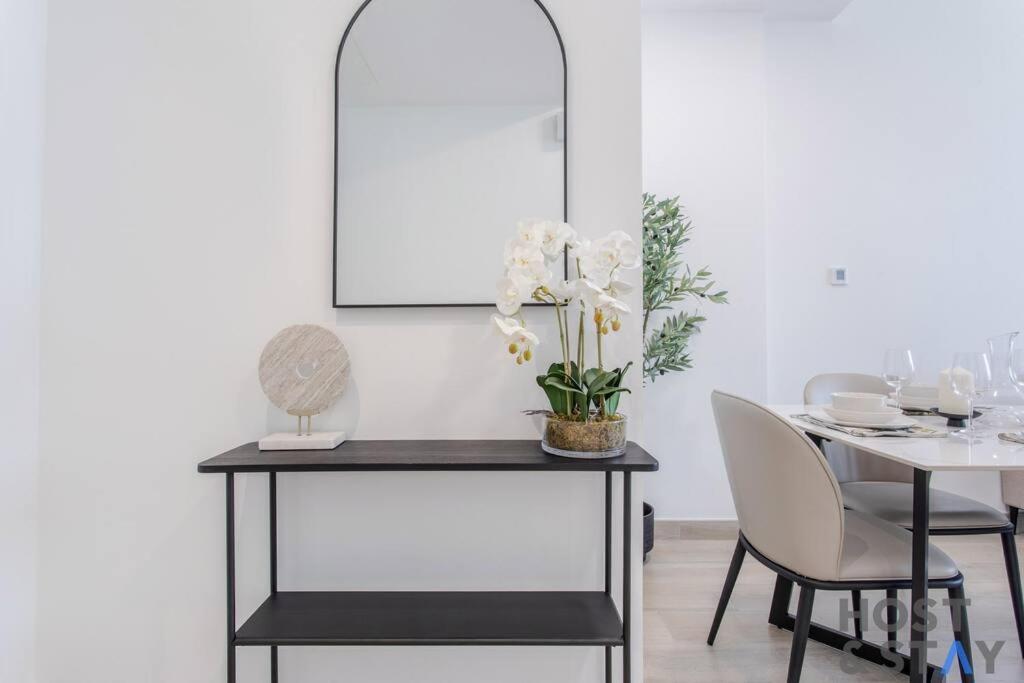 Holiday home Elegant 1br At Bloom - Host & *