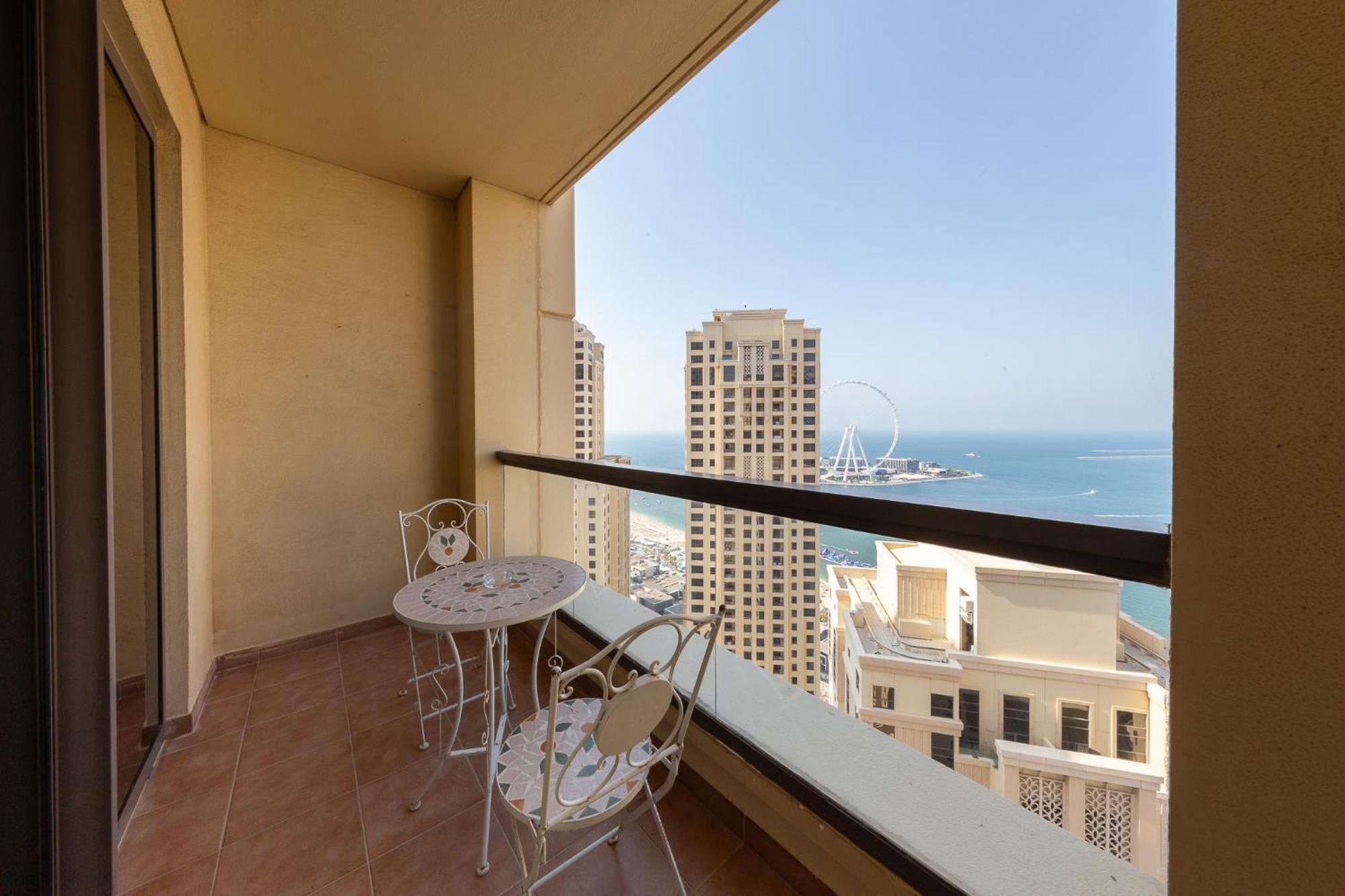 Apartment Spacious 2br In Jbr 5min Walk To The Beach
