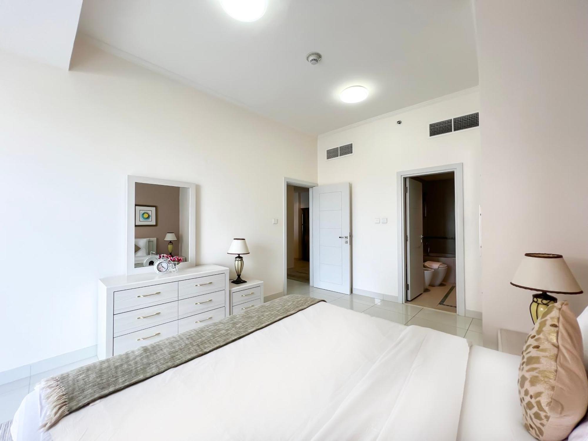 Luton -sea View -damac Heights, Marina -90ab2 * Dubai