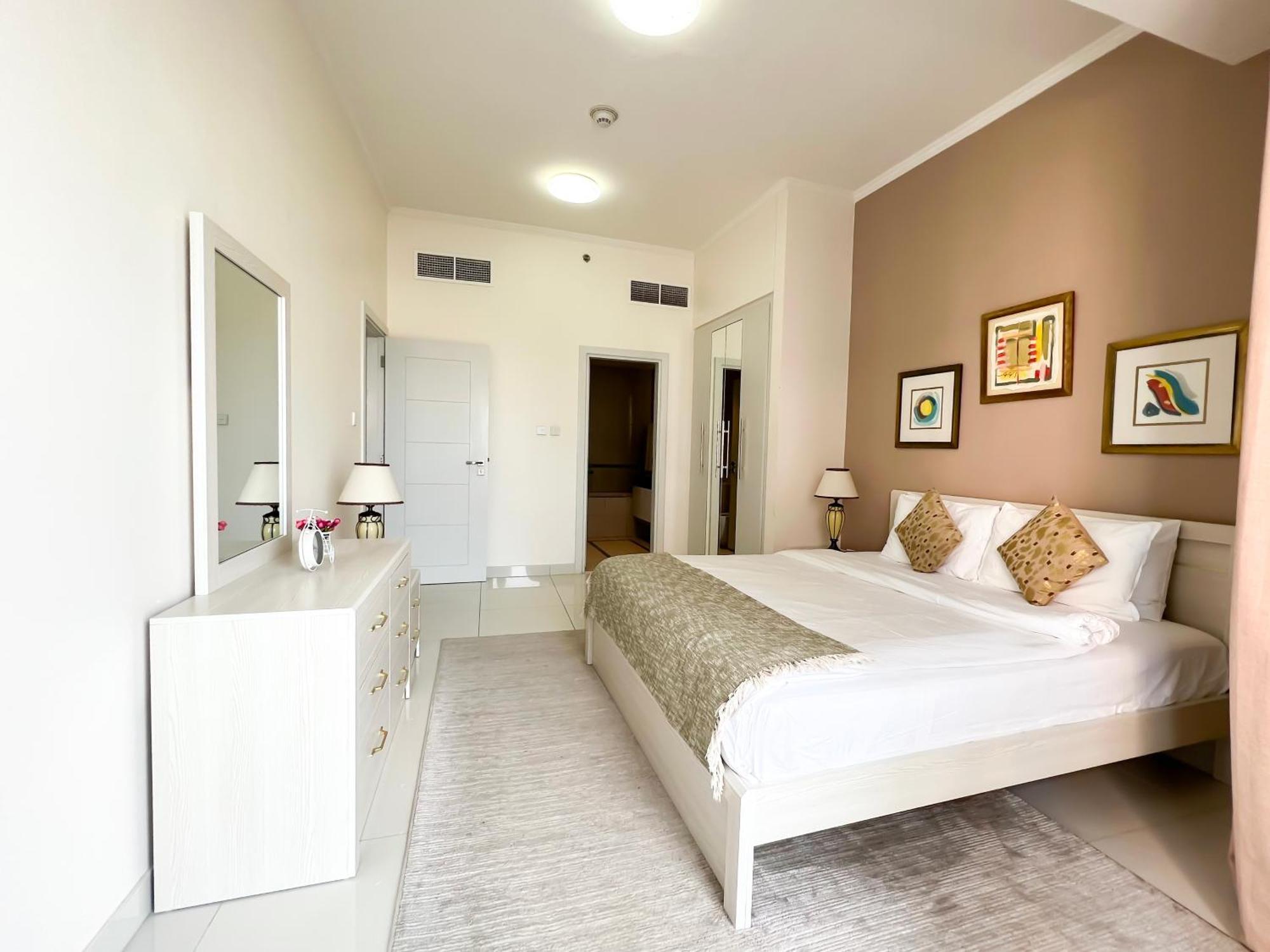 Luton -sea View -damac Heights, Marina -90ab2 * Dubai