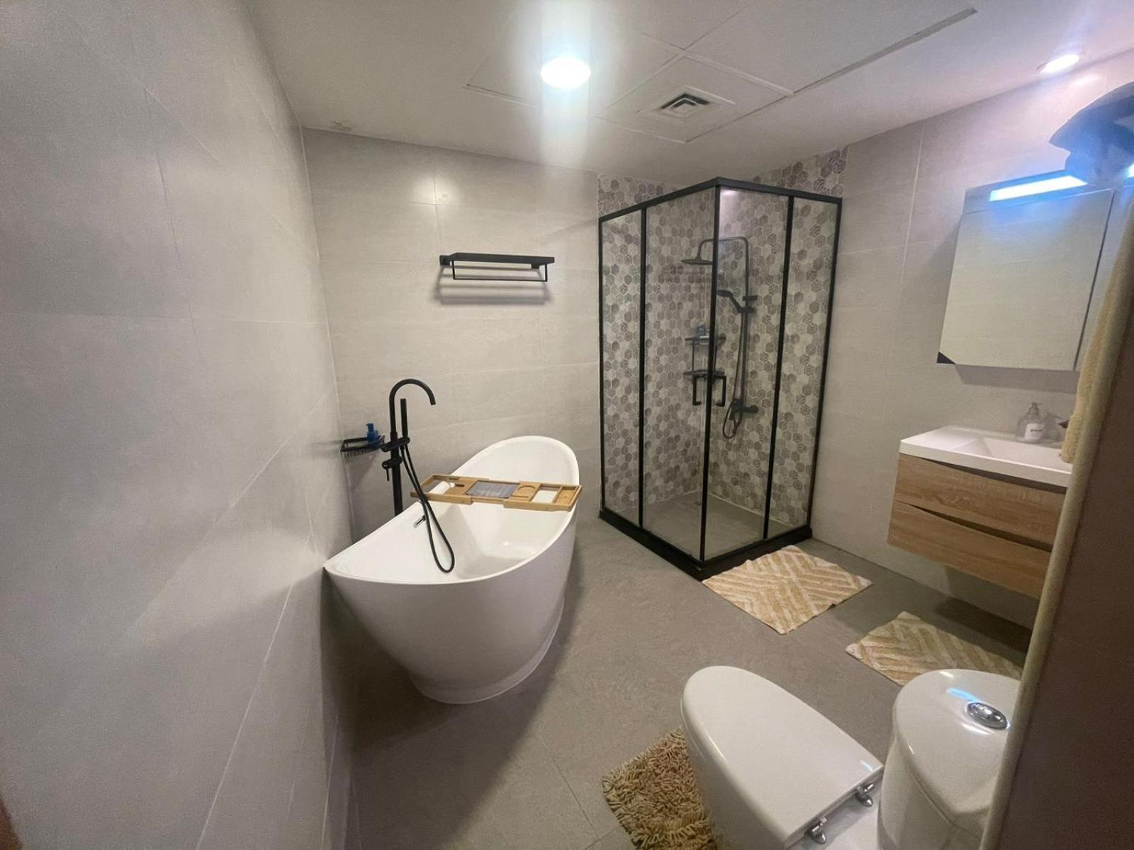 2 Bedroom & 3 Bath In Marina - Walking Distance To Jbr!