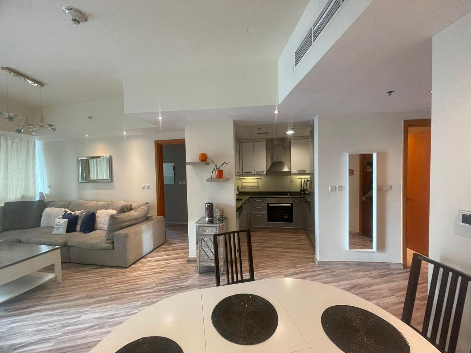 Apartment 2 Bedroom & 3 Bath In Marina - Walking Distance To Jbr!