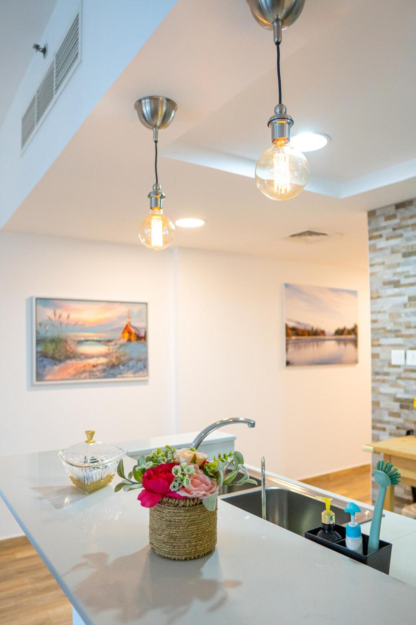 Veluxa - Stylish 2 Bed With View * Dubai
