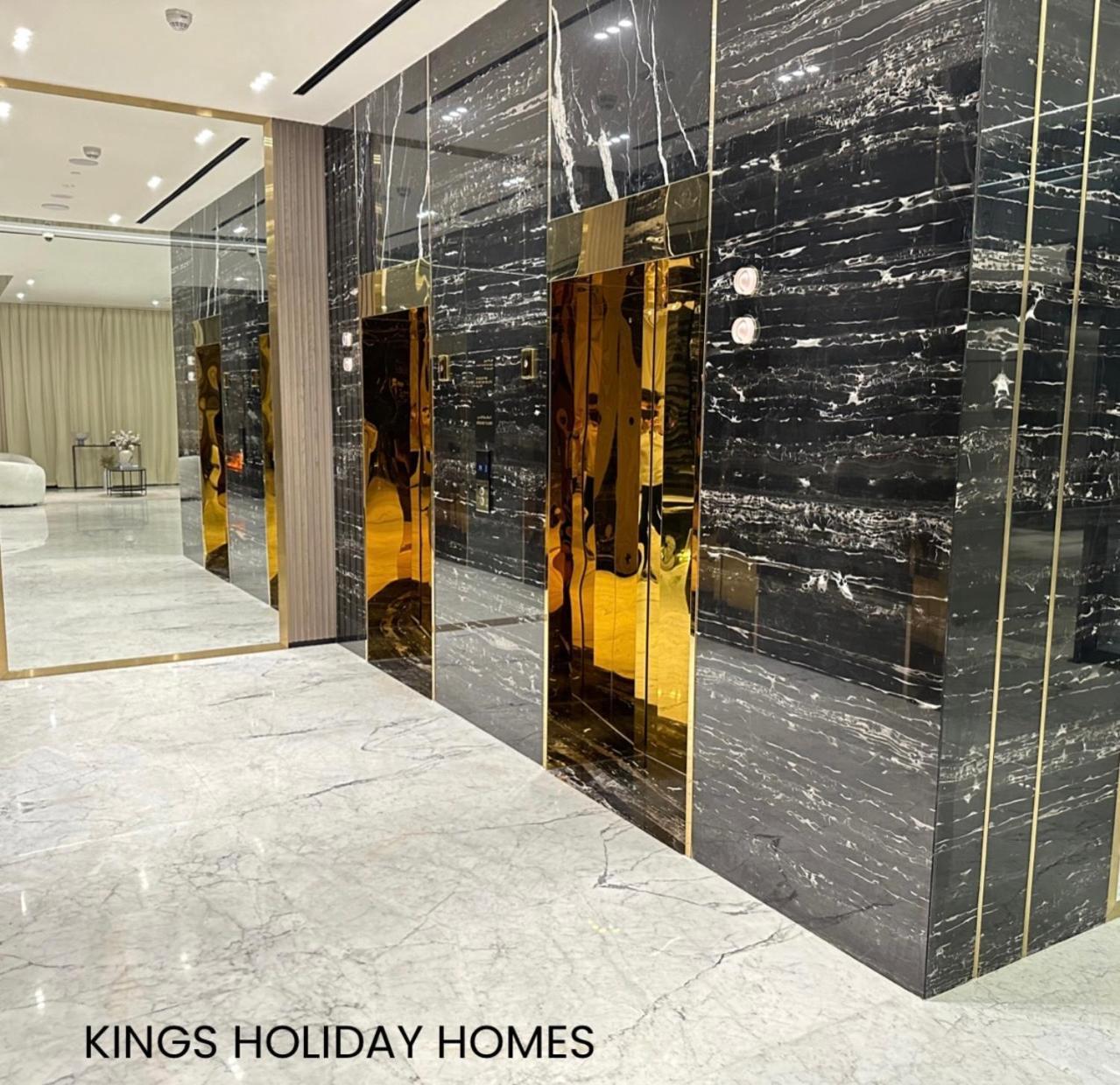 Binghatti Canal , Burj Khalifa View With Private Jacuzzi And Cinema Screen ,kings *
