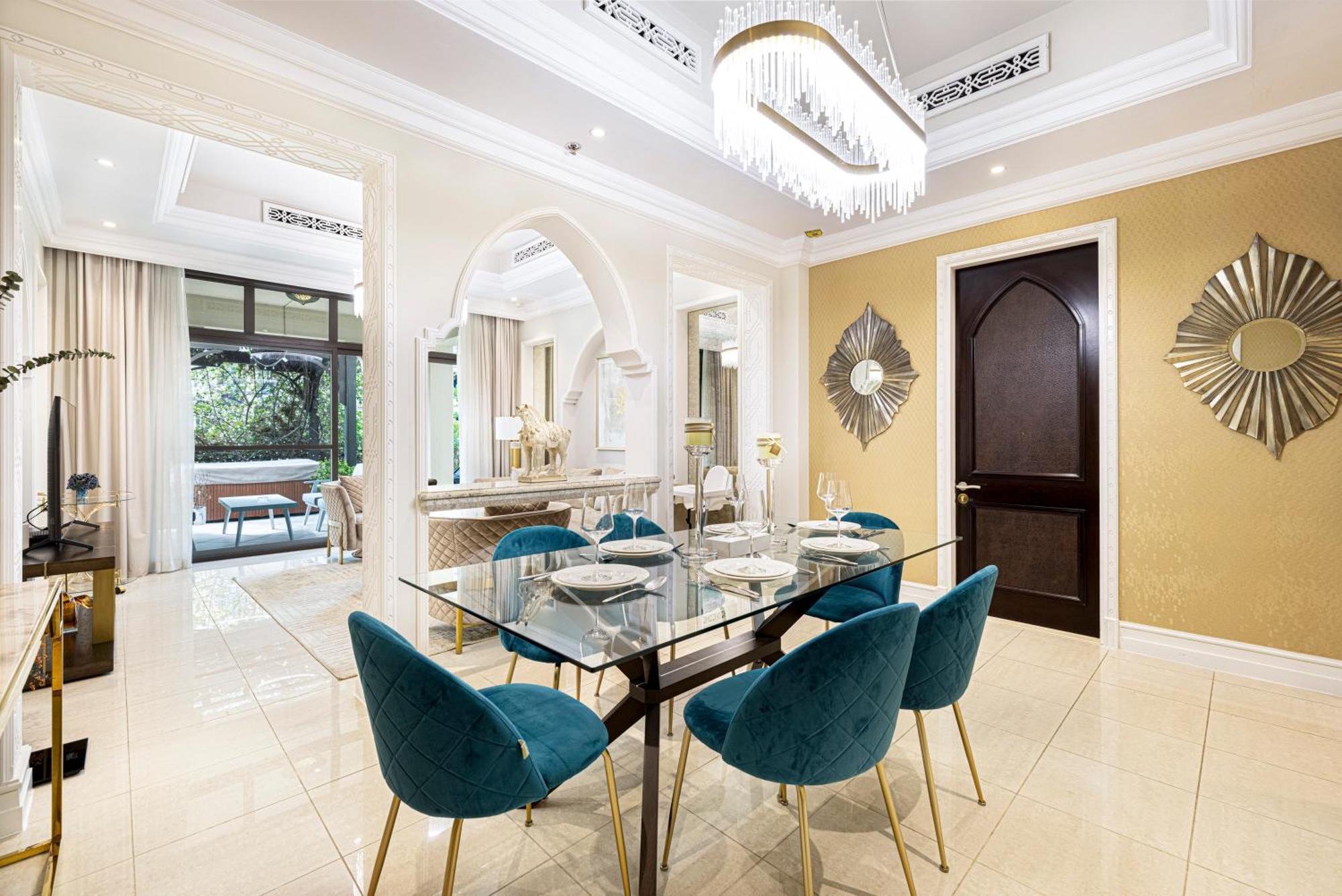 Apartment Luxurious Unique 2 Bed With Private Jacuzzi & Garden - Connected To Souk Al Bahar - Mall *