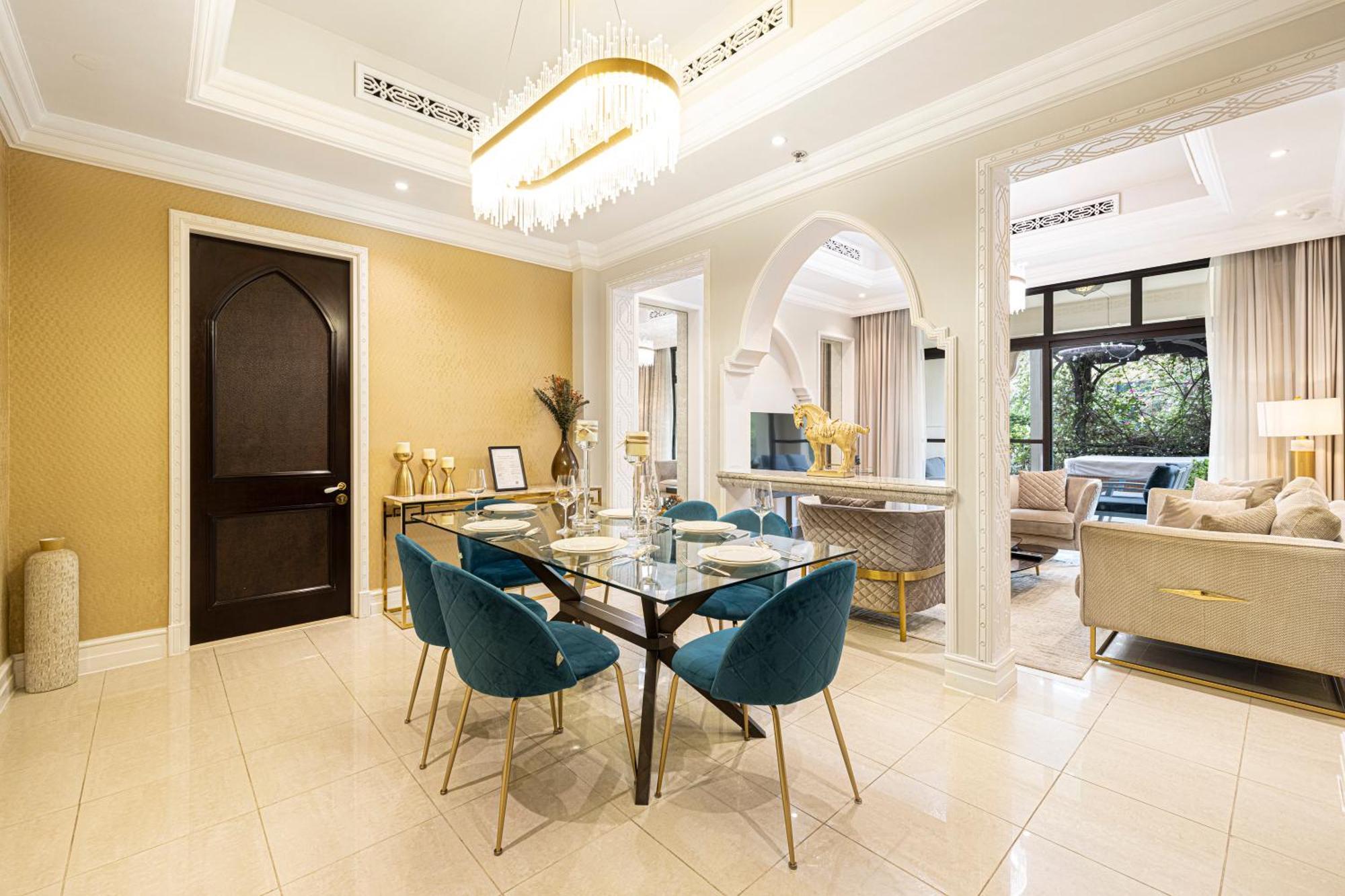 Luxurious Unique 2 Bed With Private Jacuzzi & Garden - Connected To Souk Al Bahar - Mall Apartment Dubai