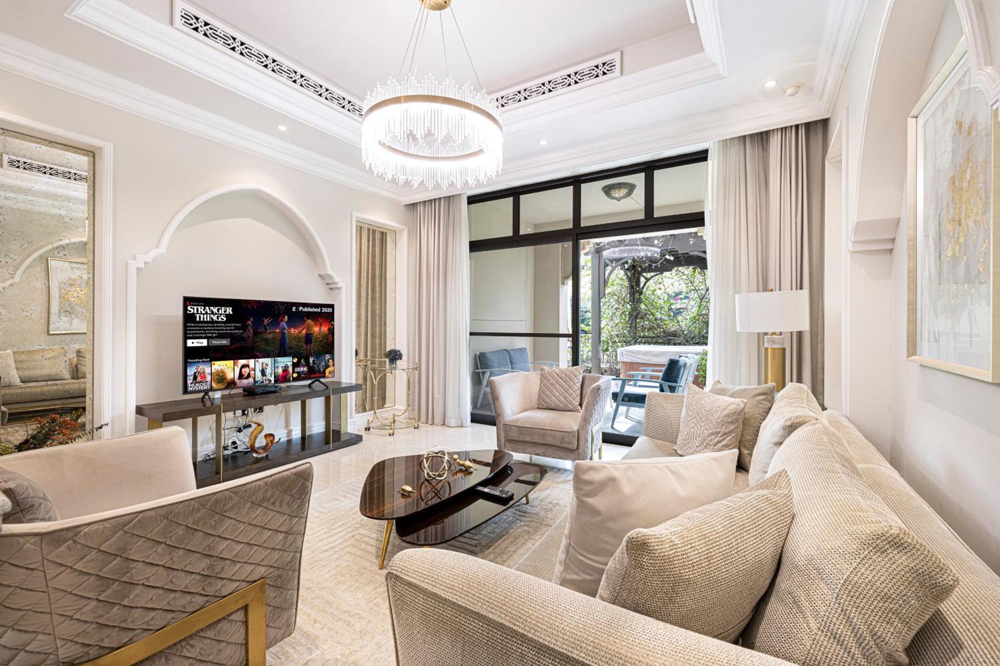 Apartment Luxurious Unique 2 Bed With Private Jacuzzi & Garden - Connected To Souk Al Bahar - Mall