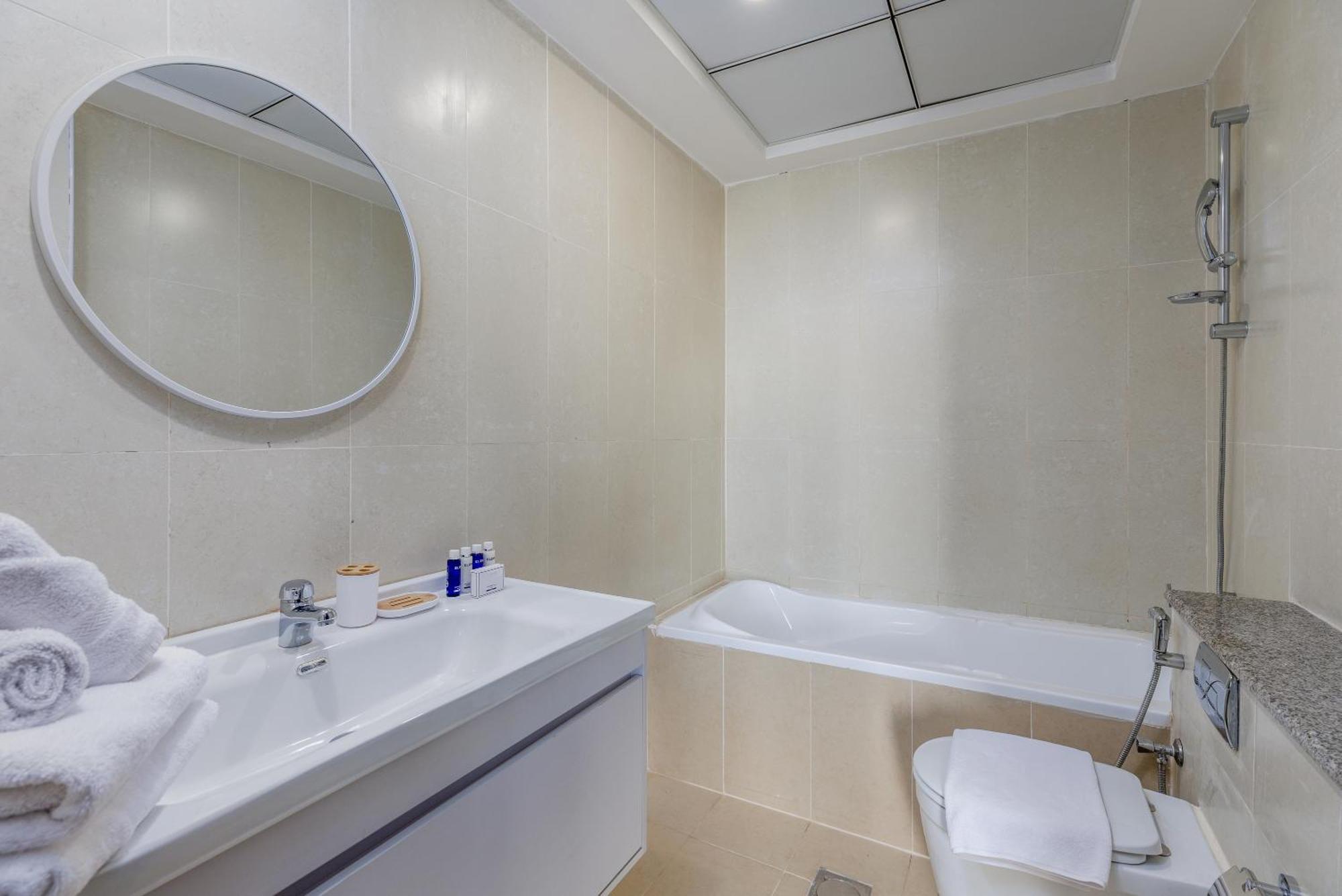 Maison Privee - Modern Urban Retreat In The Heart Of Marina Apartment Dubai
